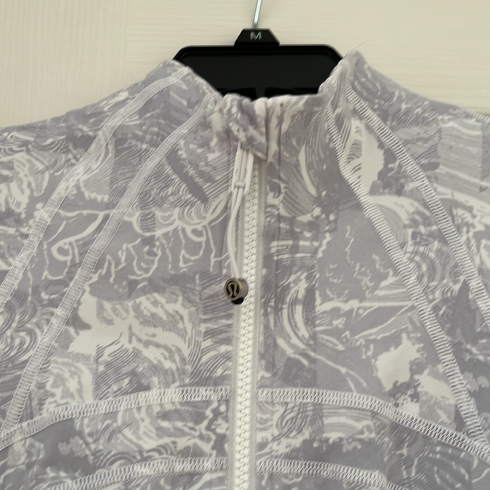Lululemon define jacket size 10 gently worn great condition - Picture 2 of 6
